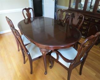 BEAUTIFUL SOLID WOOD MAHOGANY TABLE 68”  (HAS 2    16” LEAVES)  8 CHAIRS (2 CAPTAIN).  EARLY SALE.  $399.00.