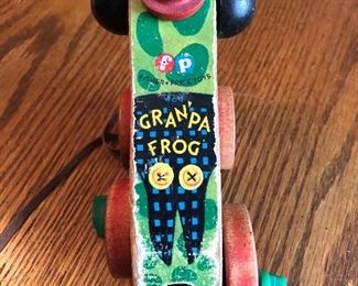 Vintage Fisher-Price "Gran'pa Frog" toy 2/2