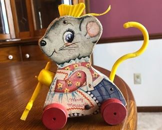 Vintage Fisher-Price "Merry Mousewife" toy 1/2