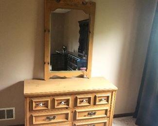 Young Hinkle dresser with mirror 1/2