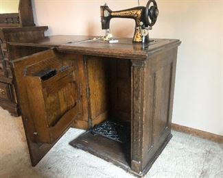 Vintage Franklin sewing machine table 2/2