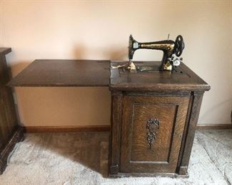 Vintage Franklin sewing machine table 1/2