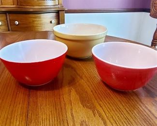 Red Pyrex glass bowls 1/2