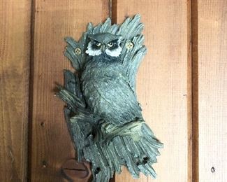 Lots of Owl Wall Decor! 1/8