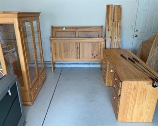 Queen Oak bed frame w/maching desk 