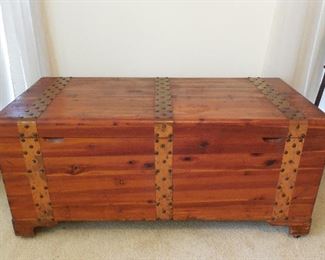 Tennessee Red Cedar & Novelty Company Cedar Chest