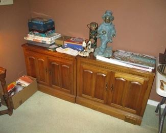 Pair of cabinets 