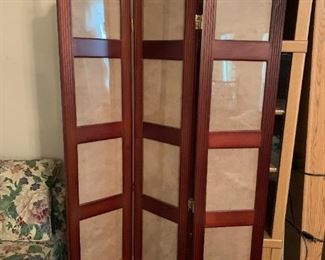 #23	Cherry-look  3 panel Picture Frame Screen 11Wx73T - 15 8x10 Pictures	 $30.00 
