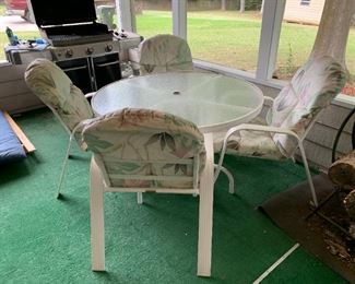 #34	Sunbeam Aluminum Round Table w/4 chairs   48x28	 $100.00 
