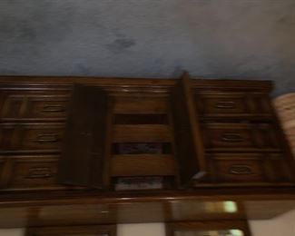 #66	9 drawer Broyhill Dresser w/Mirror  72Wx20Dx32T  Mirror  22Wx52	 $125.00 
