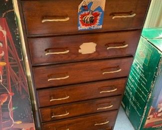 #74	6 Drawer Chest of Drawers (lightweight) 21Wx12Dx42T	 $75.00 
