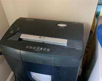 #78	Staples Paper Shredder Large    SPL1506X	 $25.00 
