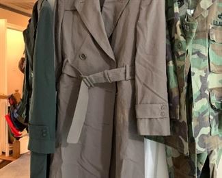 #90	Officers Trench coat w/lining   34Regular	 $20.00 

