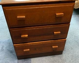 #106	3 drawer Wood Cabinet   25Wx14Dx28D	 $45.00 
