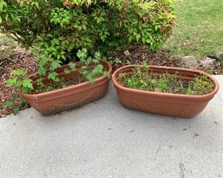 #134	(2) Rectangular Plastic Planters  - You move	 $20.00 
