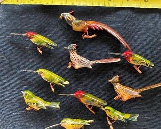 Highly collectible Takahashi bird puns, lot of 10. Range in sizes from approximateky 2”-4”
Two pins have initials, a few have some minor kisses to paint (see photos.) Lot of 10 pins, $1,000
Do not call, please  email questions.