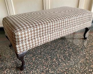 HOUNDSTOOTH OTTOMAN WITH QUEEN FEET