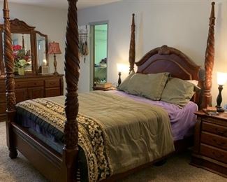 Queen size four poster bed 