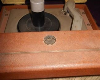 RCA Victor vintage record player motor runs, but belt is loose