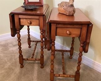 Set of 2 side tables with Decor
