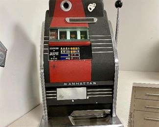 MANHATTAN Slot Machine