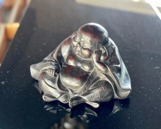 Buddha, conemplating his secret underneath...
