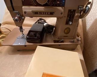 Vintage Singer 401A Sewing Machine 