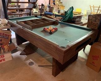 Lightweight collapsible pool table