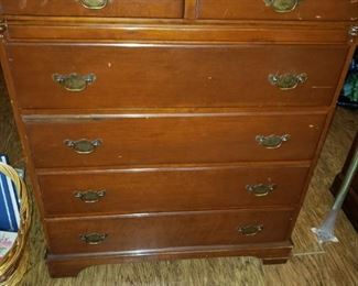 SWEET CHEST OF DRAWERS