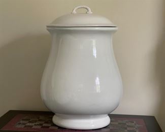 Ironstone chamber pot