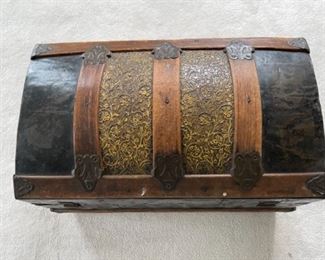 Small dome top trunk