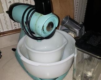 Vintage 50's Turquoise Sunbeam Mixer w/ all the parts and it works. 