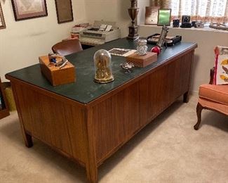 Oversize desk