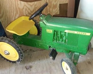 Metal John Deer childs tractor