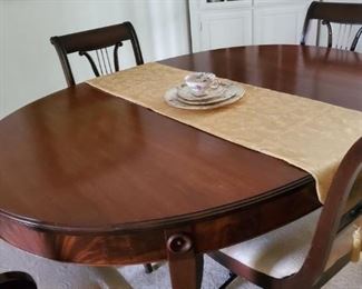 Traditional mahogany dining table & chairs. Includes 1 leaf & 5 chairs