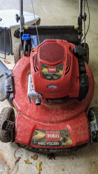 Toro Recycler 22" self propelled mower and Toro bag. Tested.