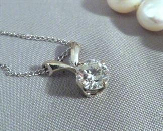 GORGEOUS 14K GOLD PENDANT WITH 0.85 CT DIAMOND SOLITAIRE (I1/I)
