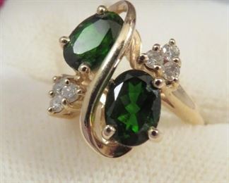 BEAUTIFUL 14K GOLD, CHROME DIOPSIDE AND DIAMOND RING
