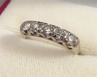 CLASSICALLY SIMPLE 14K GOLD AND DIAMOND BAND-STYLE RING