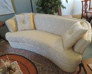SUPER COMFY CONTEMPORARY SOFA IN IMMACULATE CONDITION