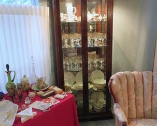 VERY NICE LIGHTED (DIMMABLE) CABINET WITH GLASS SHELVES