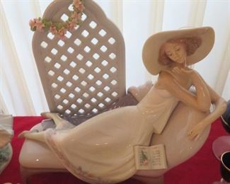MASSIVE LLADRO FIGURINE OF RECLINING BEAUTY ENTITLED "GARDEN OF DREAMS"