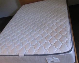 Queen Platform Bed with Headboard/Frame &   Simmons Mattress