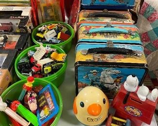 Lunch boxes & toys