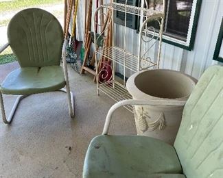 Mid-century patio chairs, baker’s rack, & garden tools