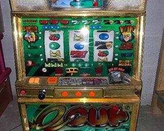 Hole in One Vintage Slot Machine 