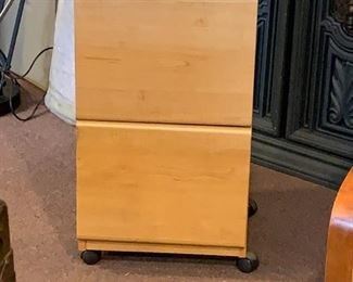 Rolling file cabinet