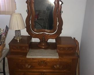 Victorian antique 5 drawer dresser 