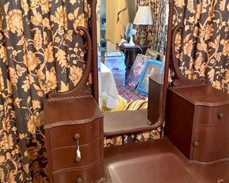 fantastic vintage l930 era vanity dresser 