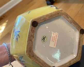 Yellow Chinese chinoiserie decorative vases. Photo 2 of 2